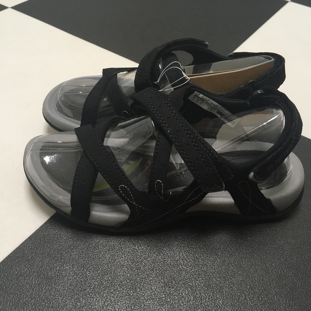 Hi-tec Waimea Falls sandals PU Nubuck leather upper with neoprene lining